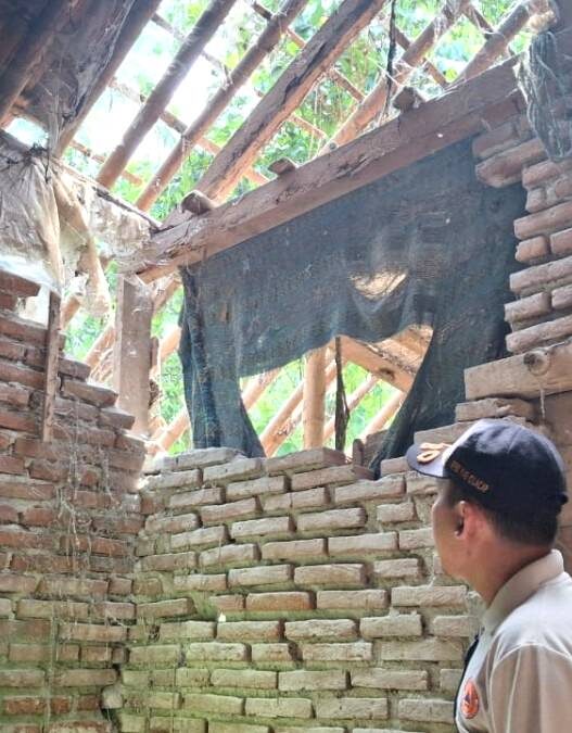Dua Rumah di Dua Kecamatan Roboh