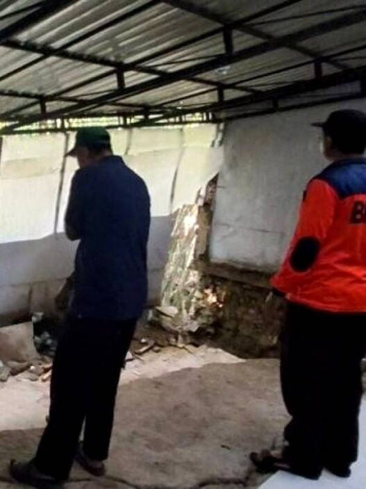 Erosi dan Banjir Rusak Pemukiman Warga