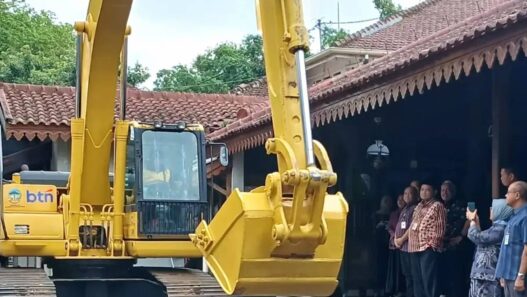 Excavator long arm