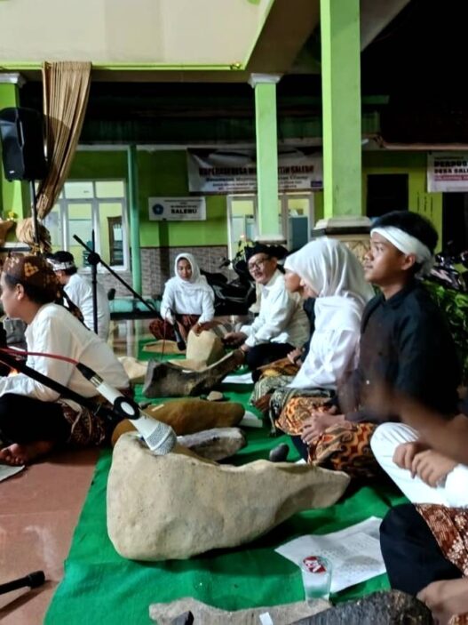 Gamelan Batu Ditemukan di Sungai Desa Salebu