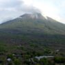 Gunung Ili Lewotolok di NTT dan Gunung Ibu di Malut Erupsi