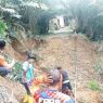 Hujan Deras Picu Jalan Amblas 5 Meter