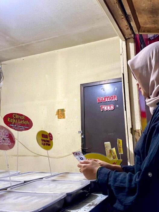 Jajan Cireng Asik dengan 16 Varian Isi