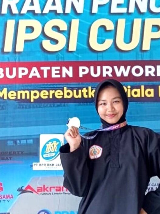 Khonsa Sabet Perak Piala Bupati Purworejo