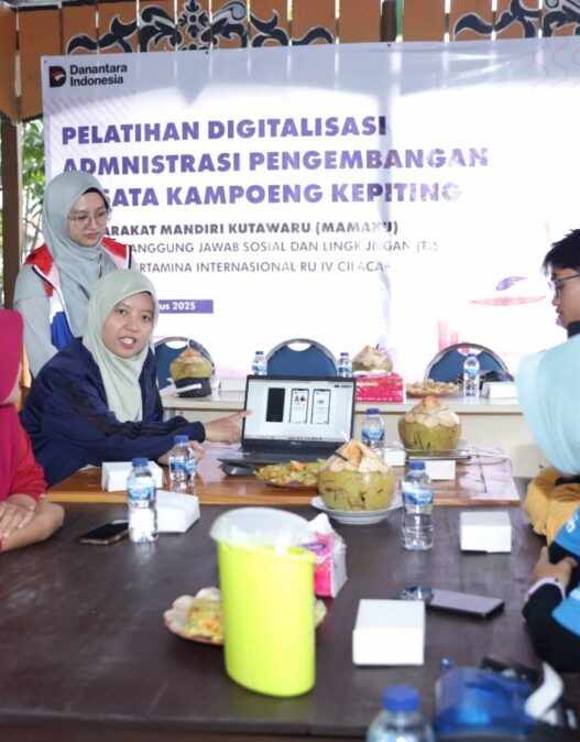 PT KPI RU IV Cilacap Caption : Kilang Pertamina Internasional (KPI) RU IV Cilacap berikan pelatihan digitalisasi manajemen usaha bagi pengelola wisata Kampoeng Kepiting, Kutawaru, Cilacap Tengah