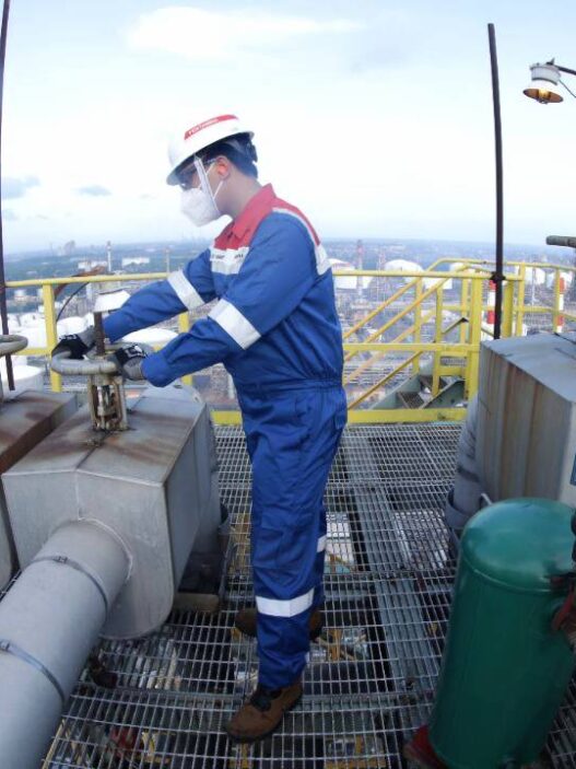 PT KPI RU IV Cilacap Caption : Kilang Pertamina Internasional (KPI) RU IV Cilacap memastikan kesiapan penuh menjaga keandalan pasokan energi nasional selama libur Natal 2025 dan Tahun Baru 2026 (Nataru).
