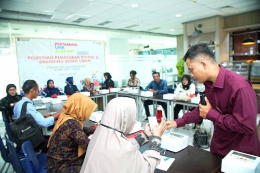 PT KPI RU IV Cilacap Caption : pelatihan tahap 2 UMK Academy Regional 2025 sekaligus pameran UMKM di area Head Office (HO) Kilang Cilacap