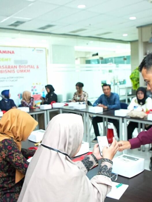 PT KPI RU IV Cilacap Caption : pelatihan tahap 2 UMK Academy Regional 2025 sekaligus pameran UMKM di area Head Office (HO) Kilang Cilacap