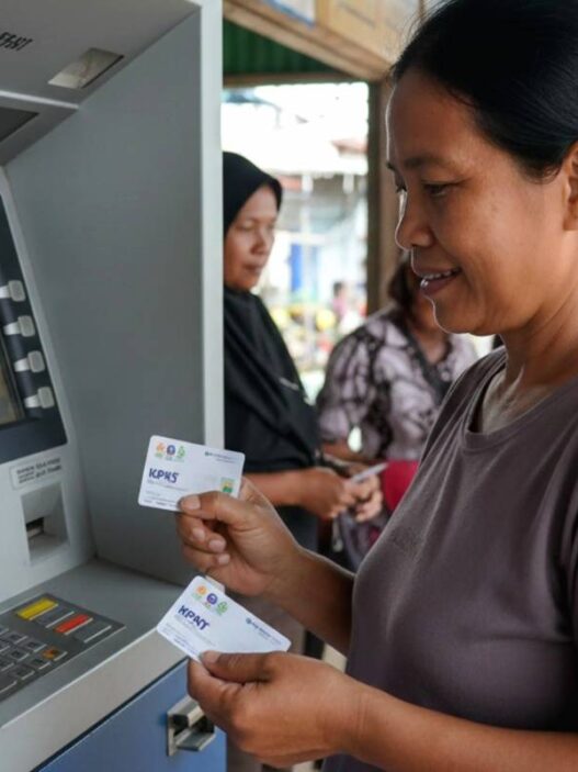 Ilustrasi KPM mengecek saldo BPNT tahap 4 susulan awal