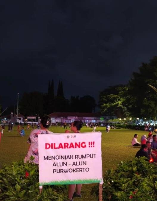 Larangan Injak Rumput Alun alun Masih Berlaku