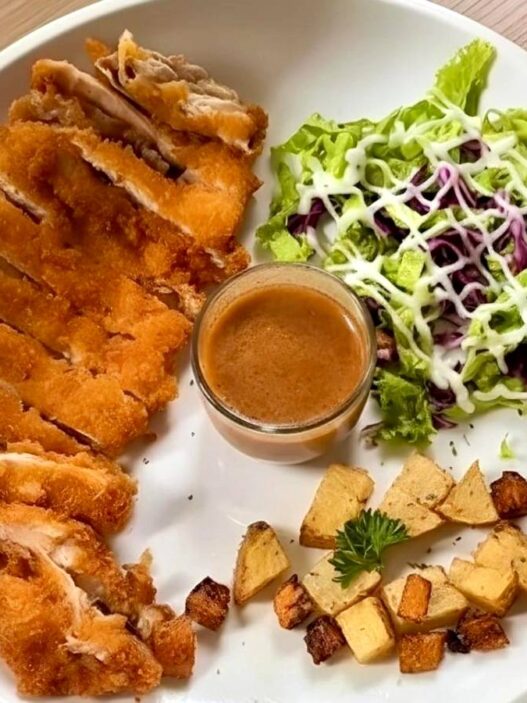 Lezatnya Crunchy Chikn’ Steak Berpadu Saus Gurih
