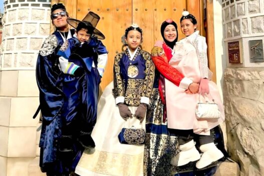 Liburan Bareng Anak dan Mantan Istri