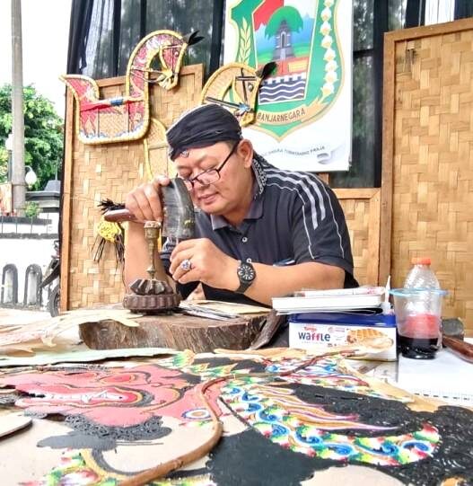 Menjaga Denting Tatah di Tengah Zaman