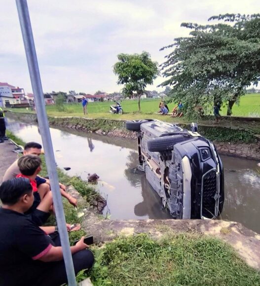 Ngantuk, Mobil Terjun ke Sungai