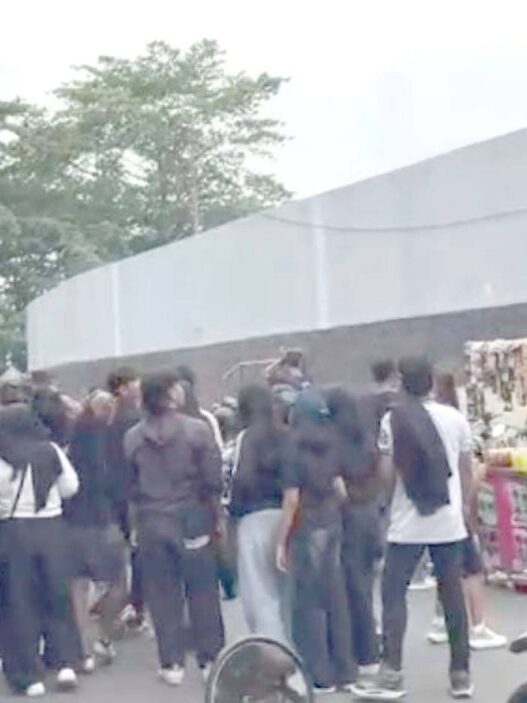 Panas Sampai Luar Lapangan
