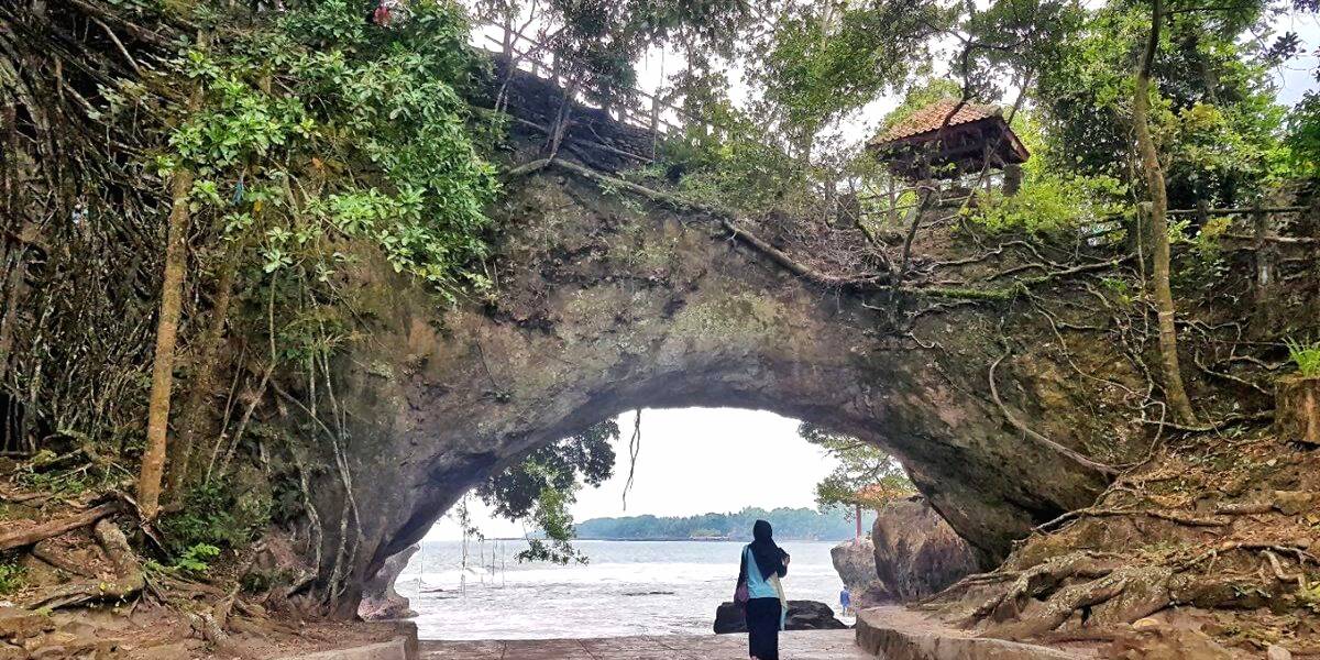 Pantai Karangbolong
