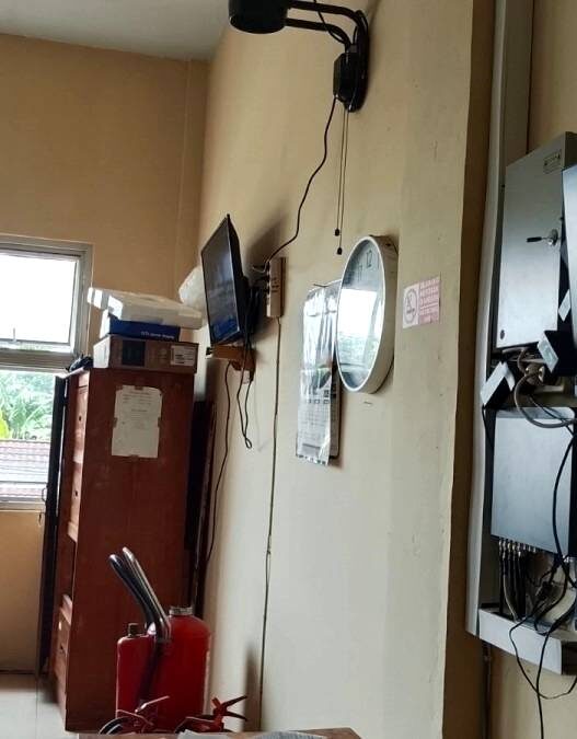 Pedagang Ikut Piket Malam Hingga Pagi
