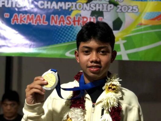 Pegang Ban Kapten Harumkan Merah Putih
