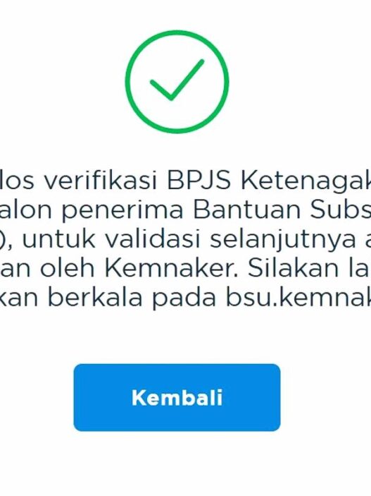 Pekerja cek jadwal BSU BPJS Ketenagakerjaan