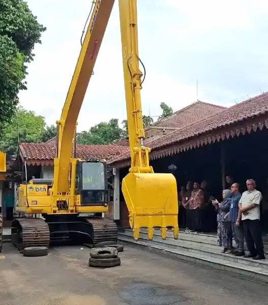 Pemkab Banyumas Terima Bantuan Alat Berat dari PPO BTN