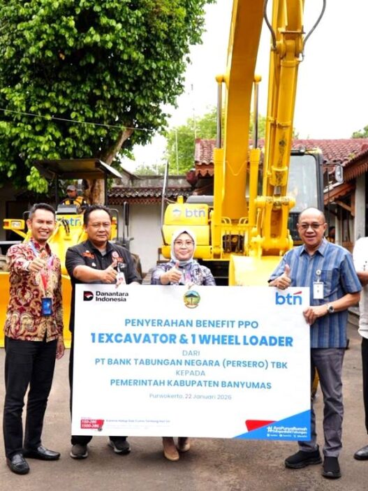 Pemkab Terima Bantuan Dua Alat Berat