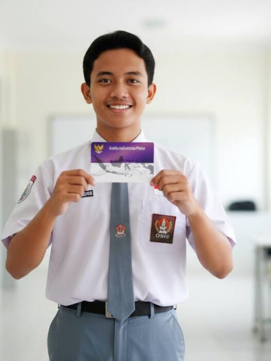 Pendaftaran KIP Kuliah 2026 dinantikan siswa kelas 12 untuk melanjutkan kuliah tanpa terbebani biaya pendidikan.