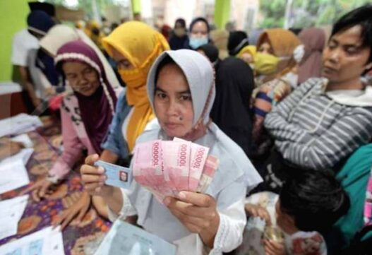 Pengajuan diri sebagai penerima bansos PKH dan BPNT kini bisa dilakukan secara online melalui aplikasi Kemensos