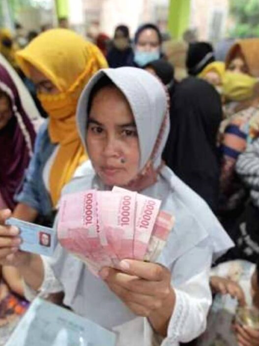 Pengajuan diri sebagai penerima bansos PKH dan BPNT kini bisa dilakukan secara online melalui aplikasi Kemensos