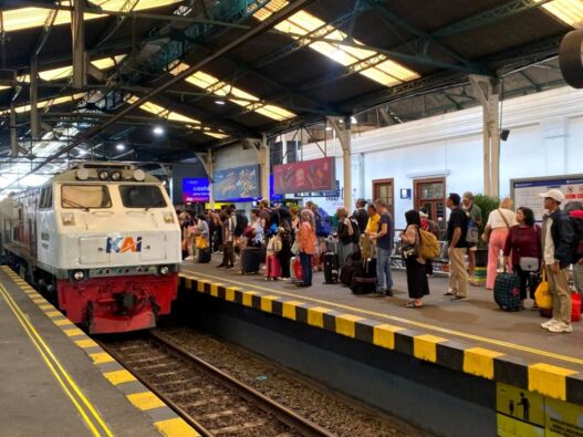 Penjualan Tiket Kereta Api Nataru Empat Juta
