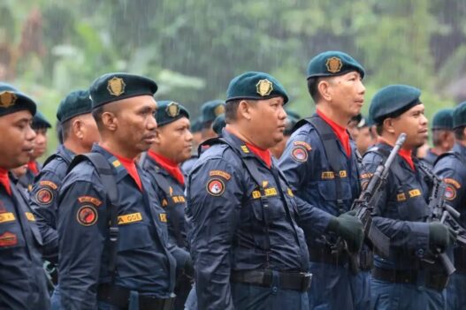 Polisi hutan patroli kawasan hutan