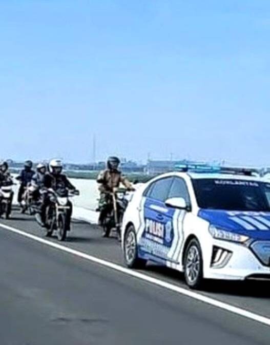 Ratusan Pemotor Lewat Tol Bekasi Jakut