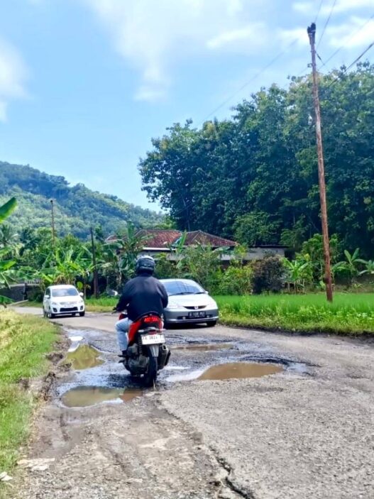 Rusak, Akses ke Obwis Krakal Dikeluhkan