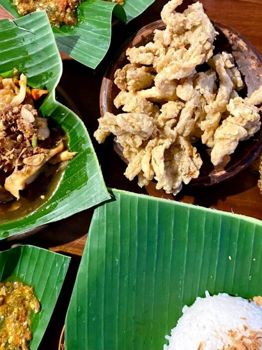 Surga Pecinta Pedas dengan Puluhan Sambal