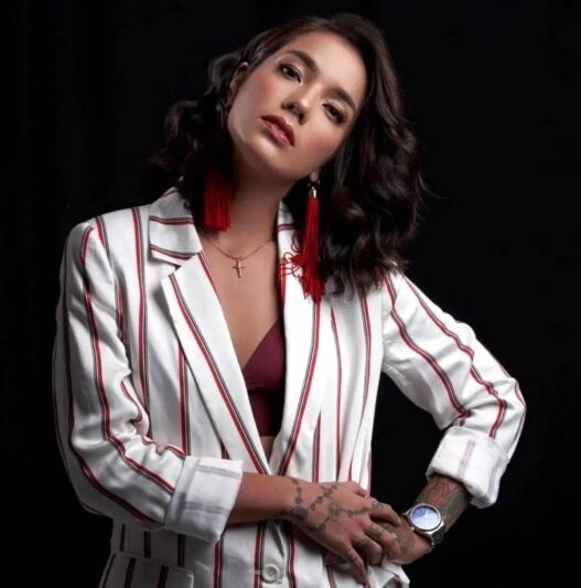 Tampil Makin Religius