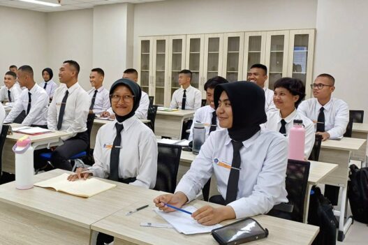 Taruna STMK mengikuti pembelajaran
