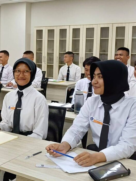 Taruna STMK mengikuti pembelajaran
