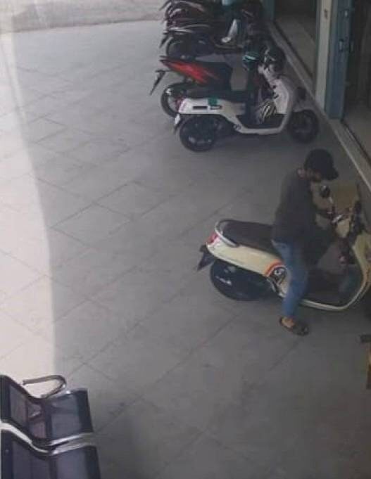 Viral Aksi Pencurian Motor Terekam CCTV