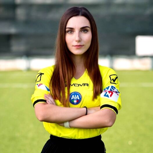 Wasit Sekaligus Model dan Influencer