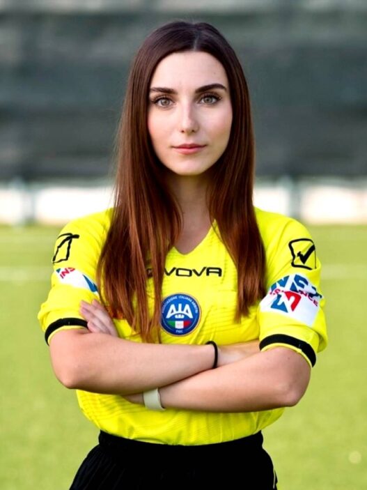 Wasit Sekaligus Model dan Influencer