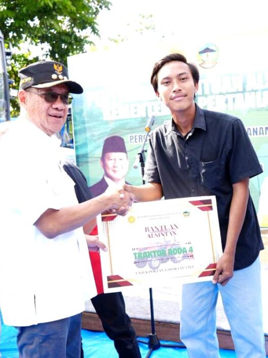 Wujudkan Swasembada Lokal, Bupati Serahkan 34 Unit Alsintan
