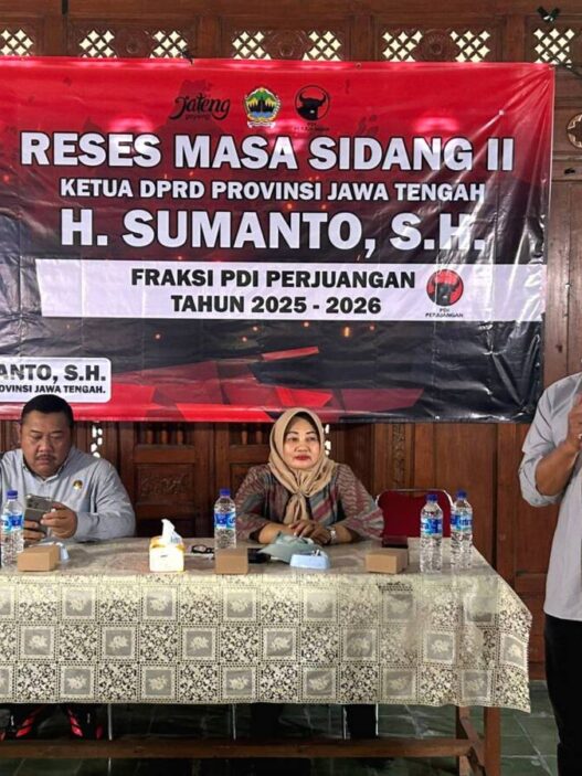 Ketua DPRD Jateng, Sumanto saat menggelar Reses Penyerapan Aspirasi Masyarakat di Pendopo Posko Suruh, Tasikmadu, Kabupaten Karanganyar, Rabu, 11 Februari 2026.