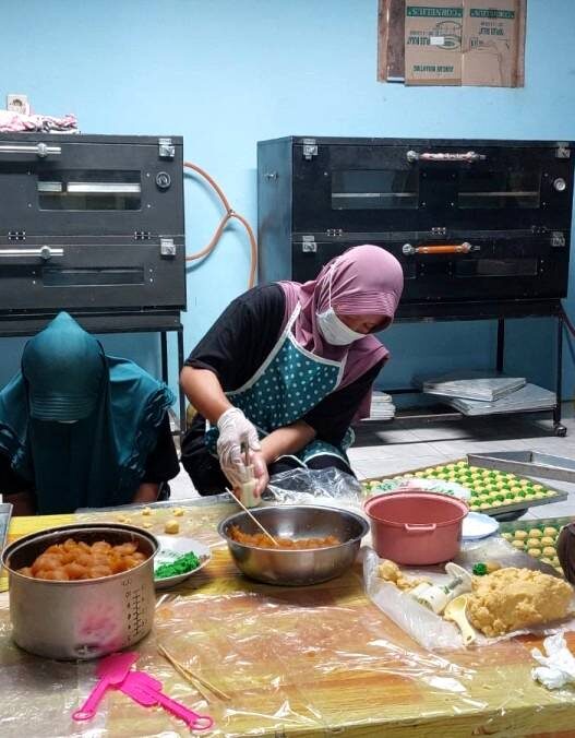 Dari Coba coba, Mantan PMI Sukses Bisnis Roti Kering