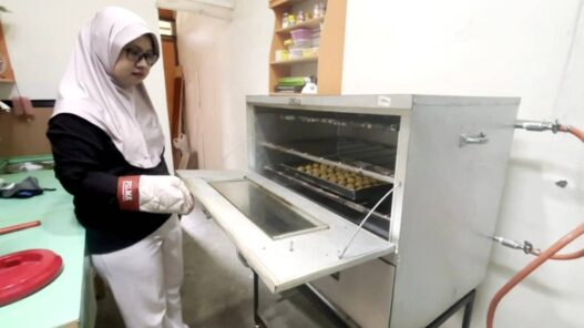 Dari Dapur Sederhana Tembus Tiga Kota