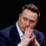 Elon Musk menegaskan bahwa SpaceX saat ini tidak sedang mengembangkan ponsel.