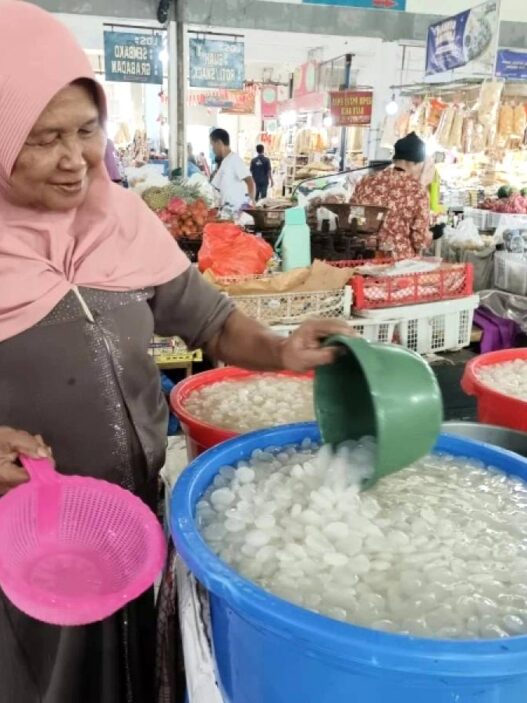Kolang Kaling Primadona Pasar Tumenggungan