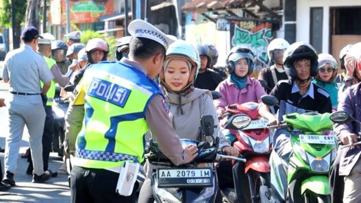Operasi Candi, Pengendara Tertib Dapat Hadiah