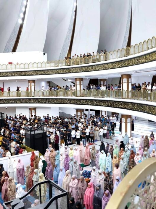 Ribuan Jamaah Padati Masjid Negara IKN