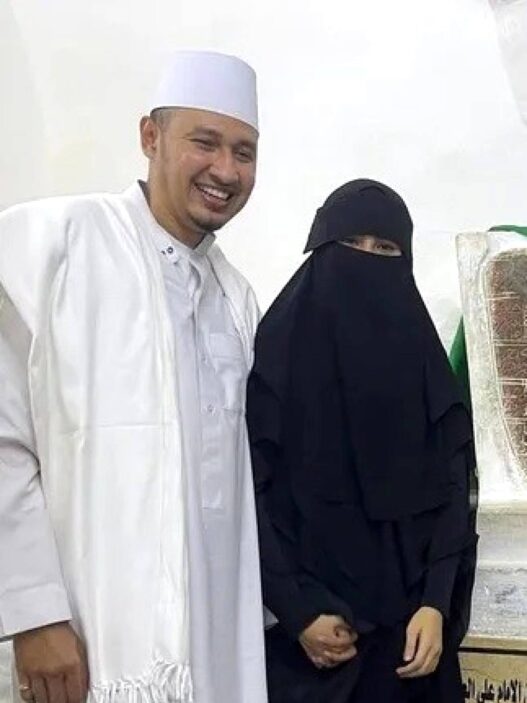 Setahun Menghilang, Kini Bercadar