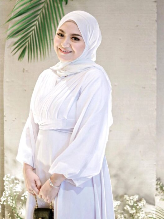 Terpanggil Usai Dengar Azan