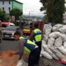 Truk Batok Kelapa Terguling di Jalan Turunan